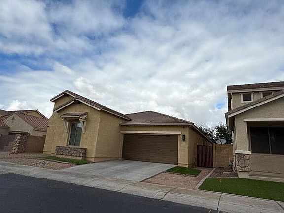2nd image of 400 W Wisteria Pl