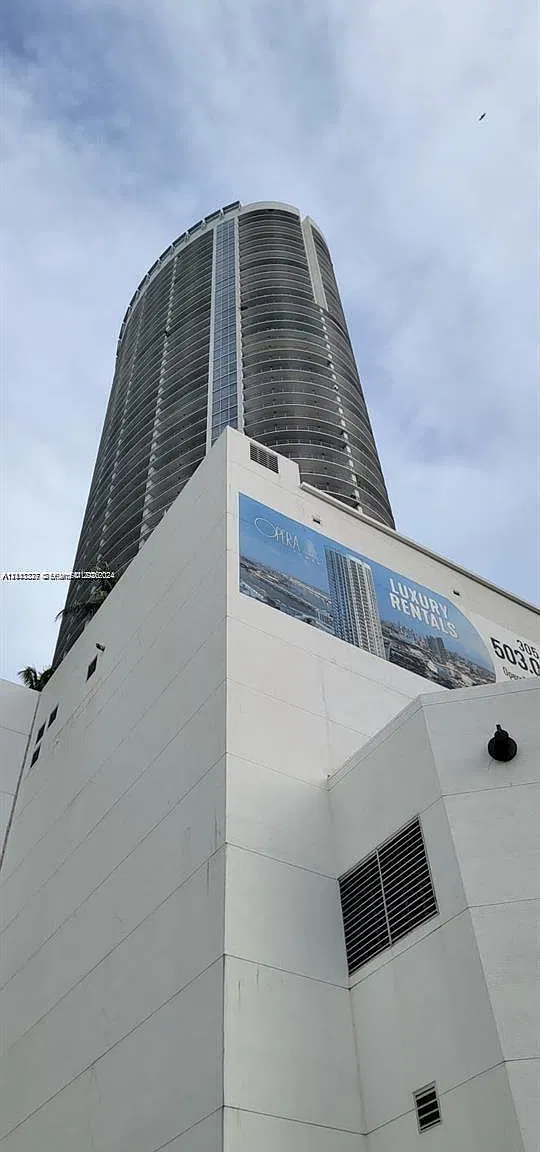 Opera Tower Condo — Photo 1