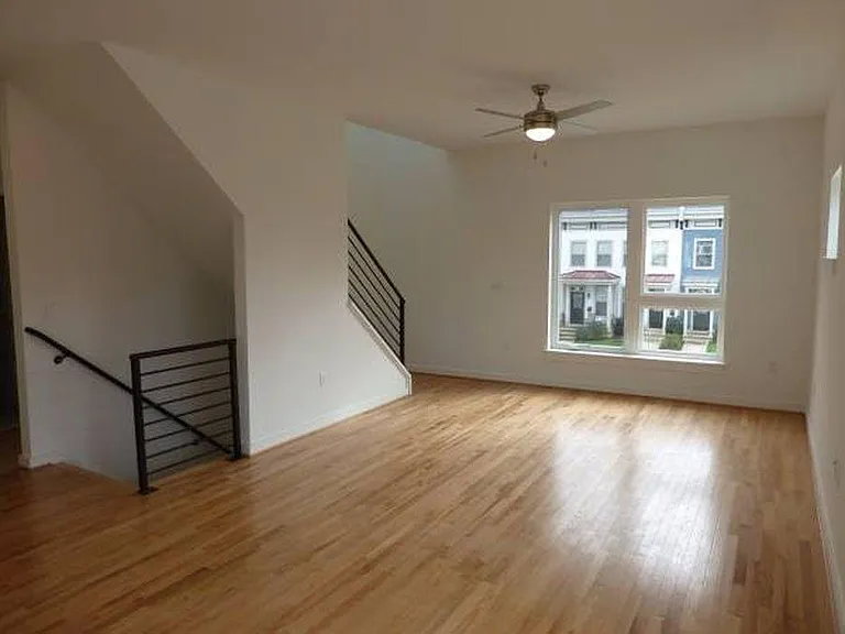 203 W 12th St #A — Photo 12