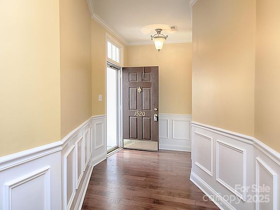 5th image of 1520 Royalty Cir
