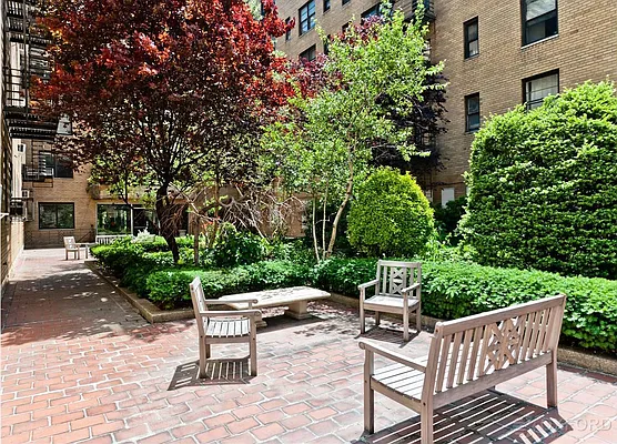 Rented by Oxford Property Group | media 9