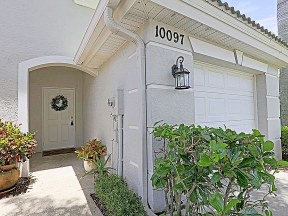 2nd image of 10097 Pacific Pines Ave