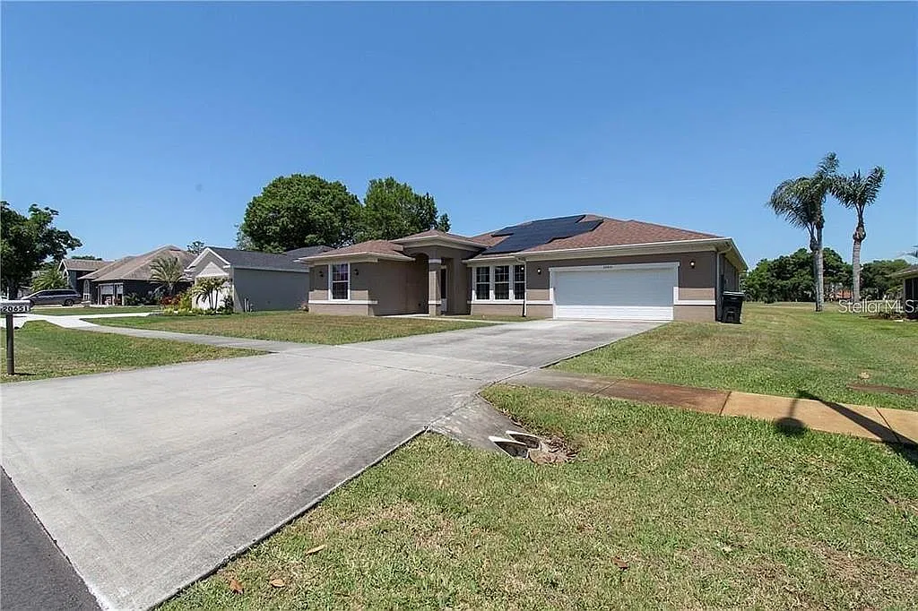 4 bed, 2.0 bath, 2639 sqft, $2,900 — Photo 2