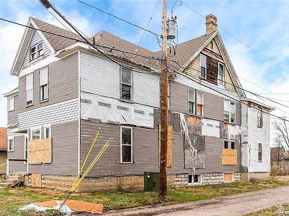 3rd image of 418 Alberta St