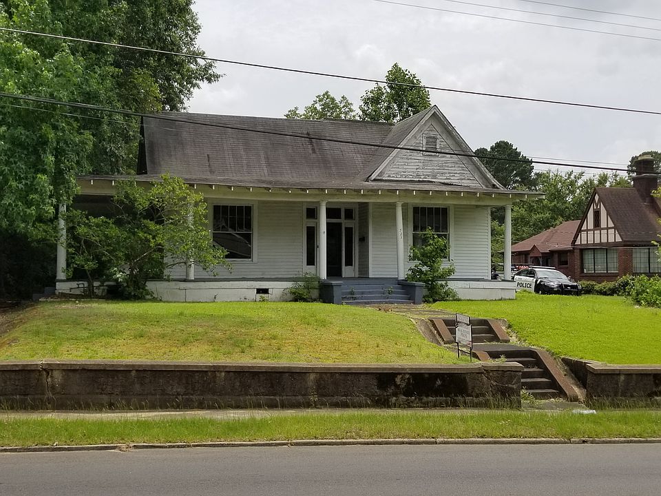 1st image of 523 E Washington Ave