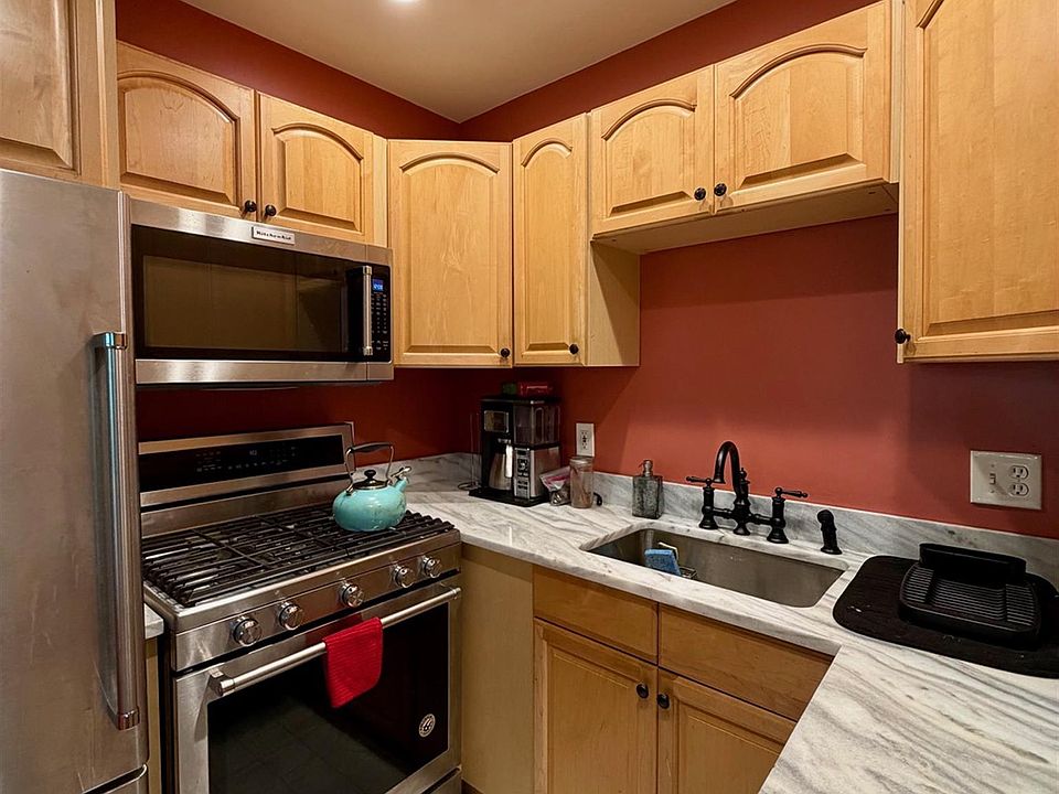 1st image of 82 Munroe St APT 2
