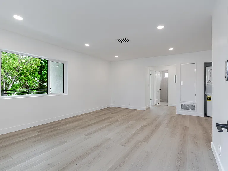 11457 Venice Blvd #5 — Photo 8