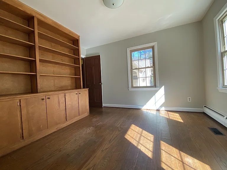 106 Woodside St — Photo 14