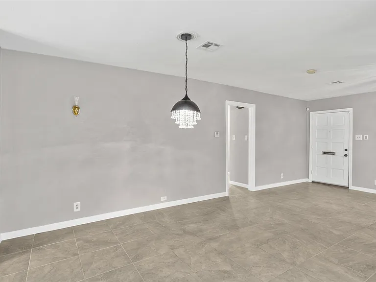 1110 Woods Dr — Photo 18