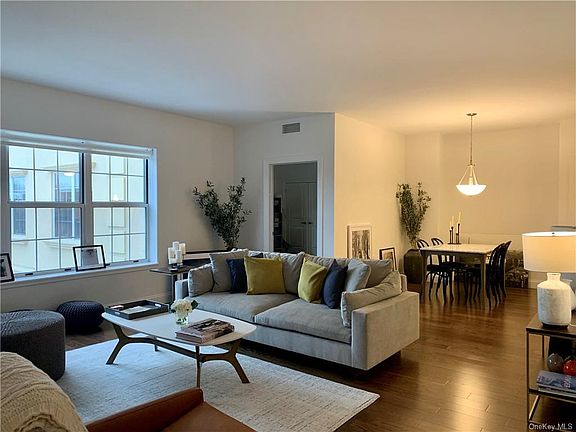 2nd image of 10 Byron Ln Penthouse 715
