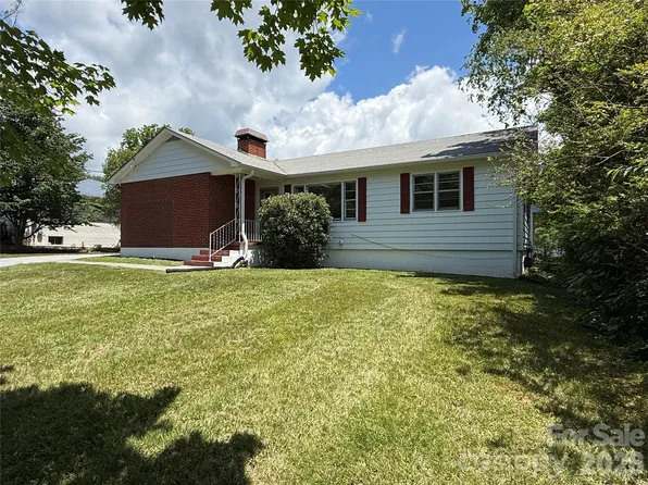 17 N Pershing Rd, Asheville, NC 28805
