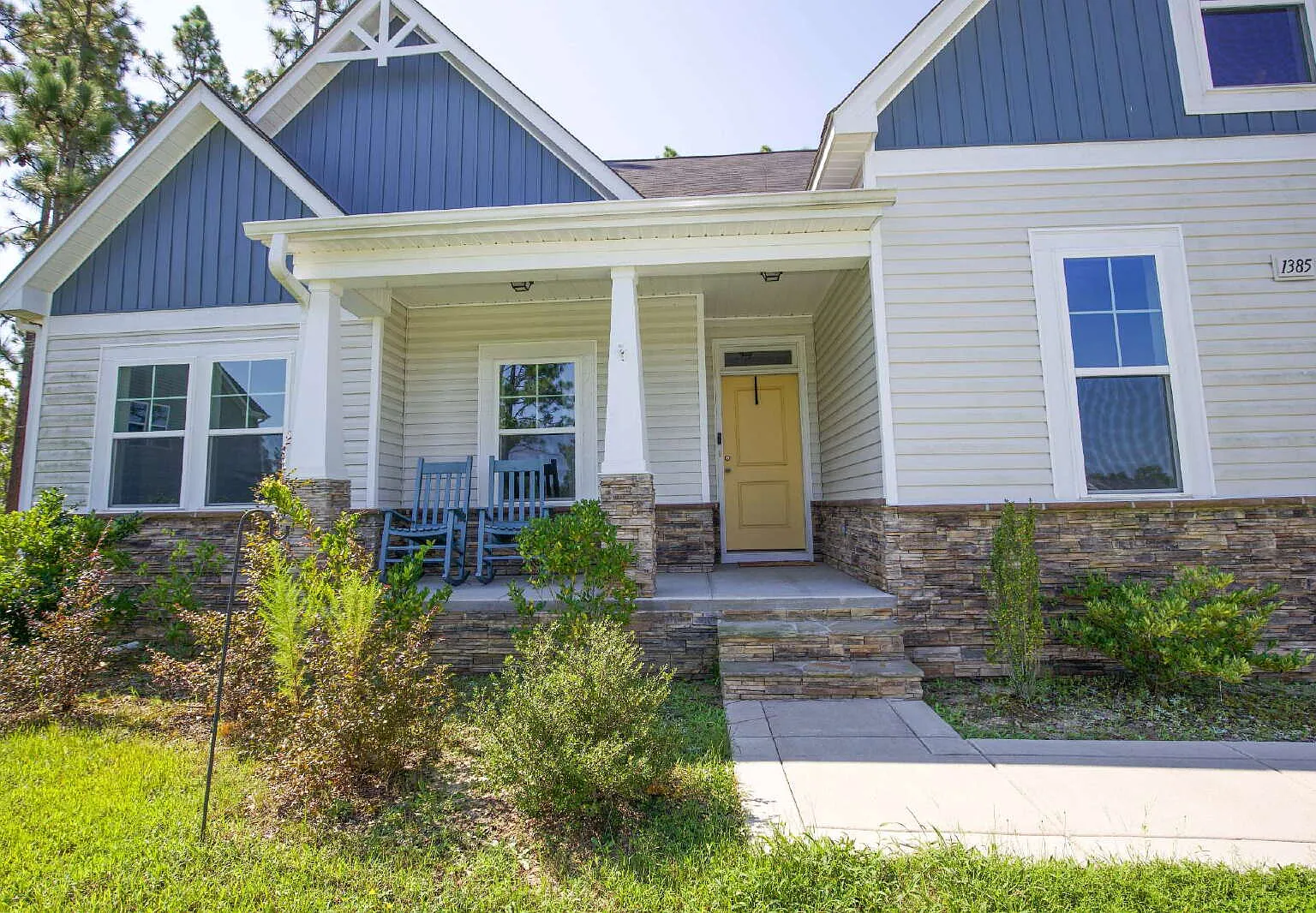 3 bed, 3.0 bath, 2053 sqft, $2,200 — Photo 2