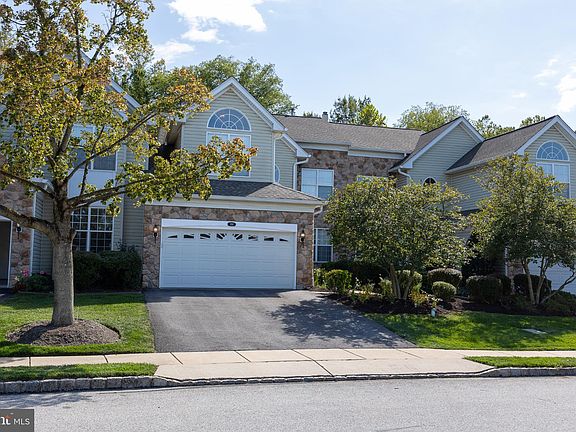 4th image of 252 Silverbell Ct