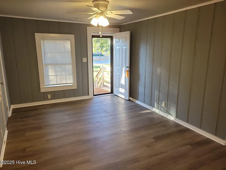 557 Circle Dr — Photo 10