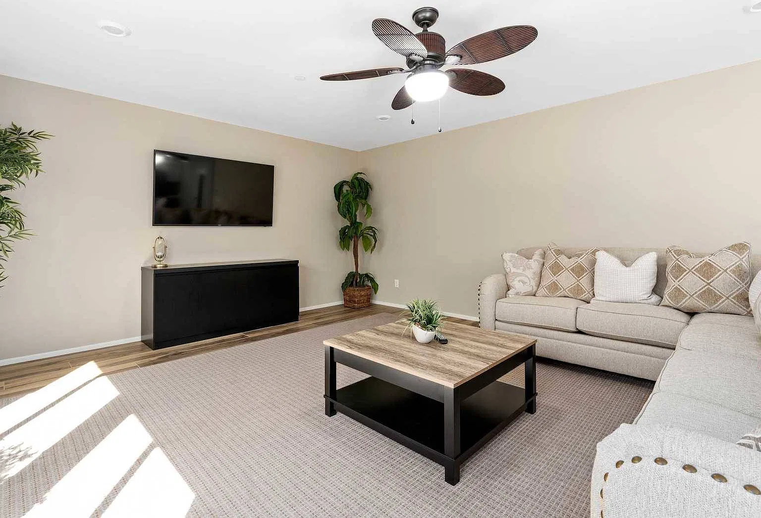 4 bed, 2590 sqft, $7,000 — Photo 4