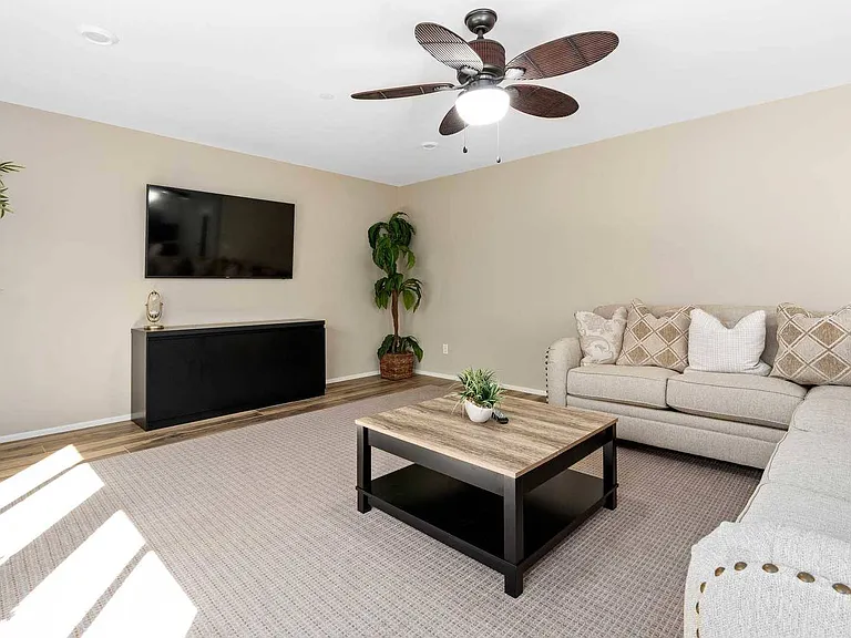 10311 Penguin Ct — Photo 4