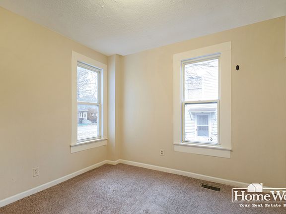 2nd image of 682 W Lexington Ave