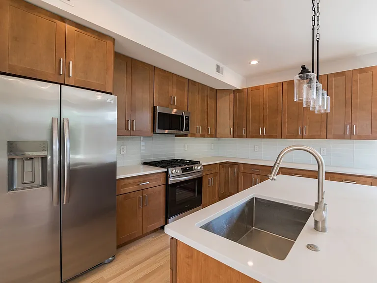1351 S Myrtlewood St — Photo 5