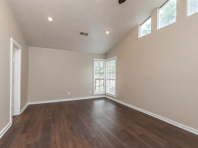 1611 Oakdale St — Photo 30