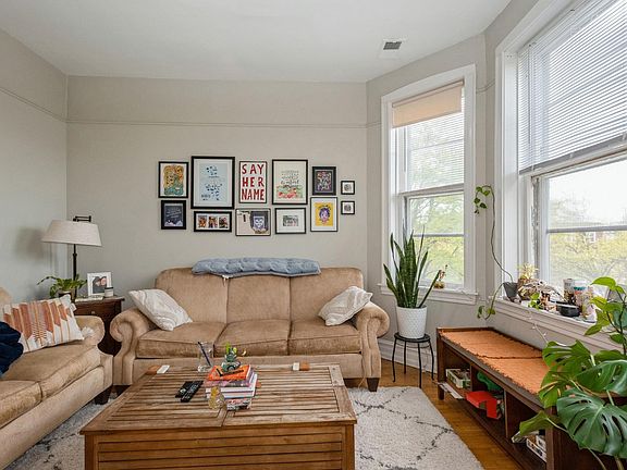 2nd image of 845 N Leavitt St #3 F
