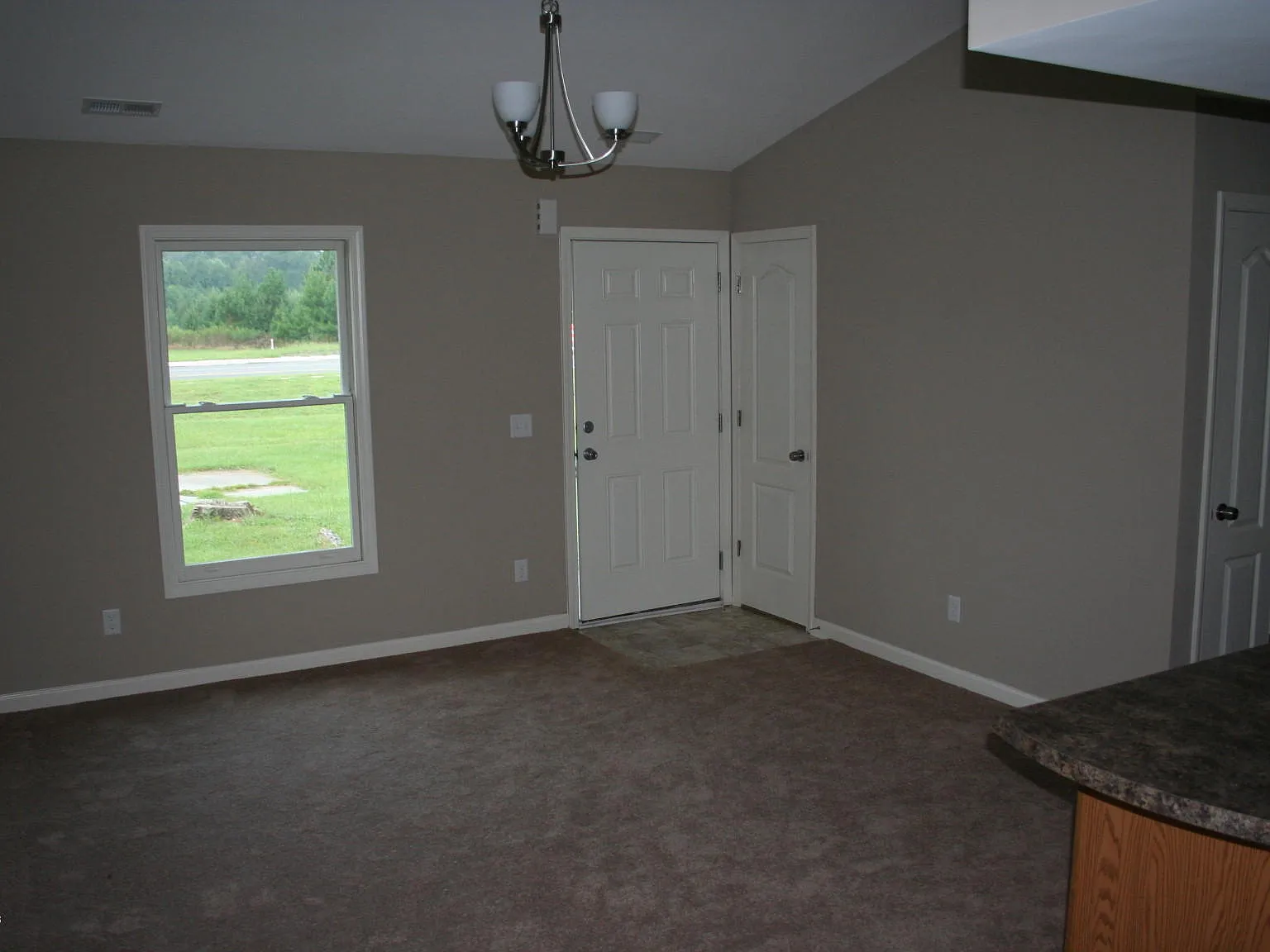 3 bed, 1.0 bath, $1,325 — Photo 4