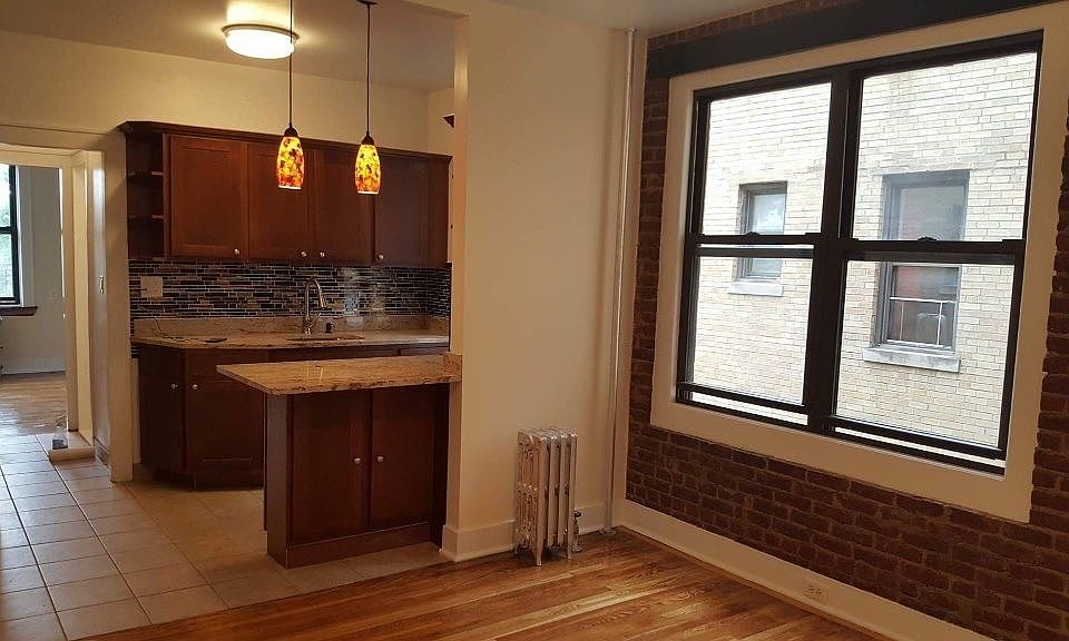 1st image of 2162 Crescent St APT C8