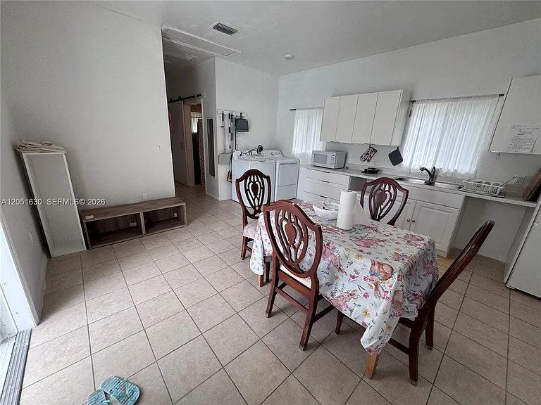 1239 N Victoria Park Rd #COTTAGE — Photo 4