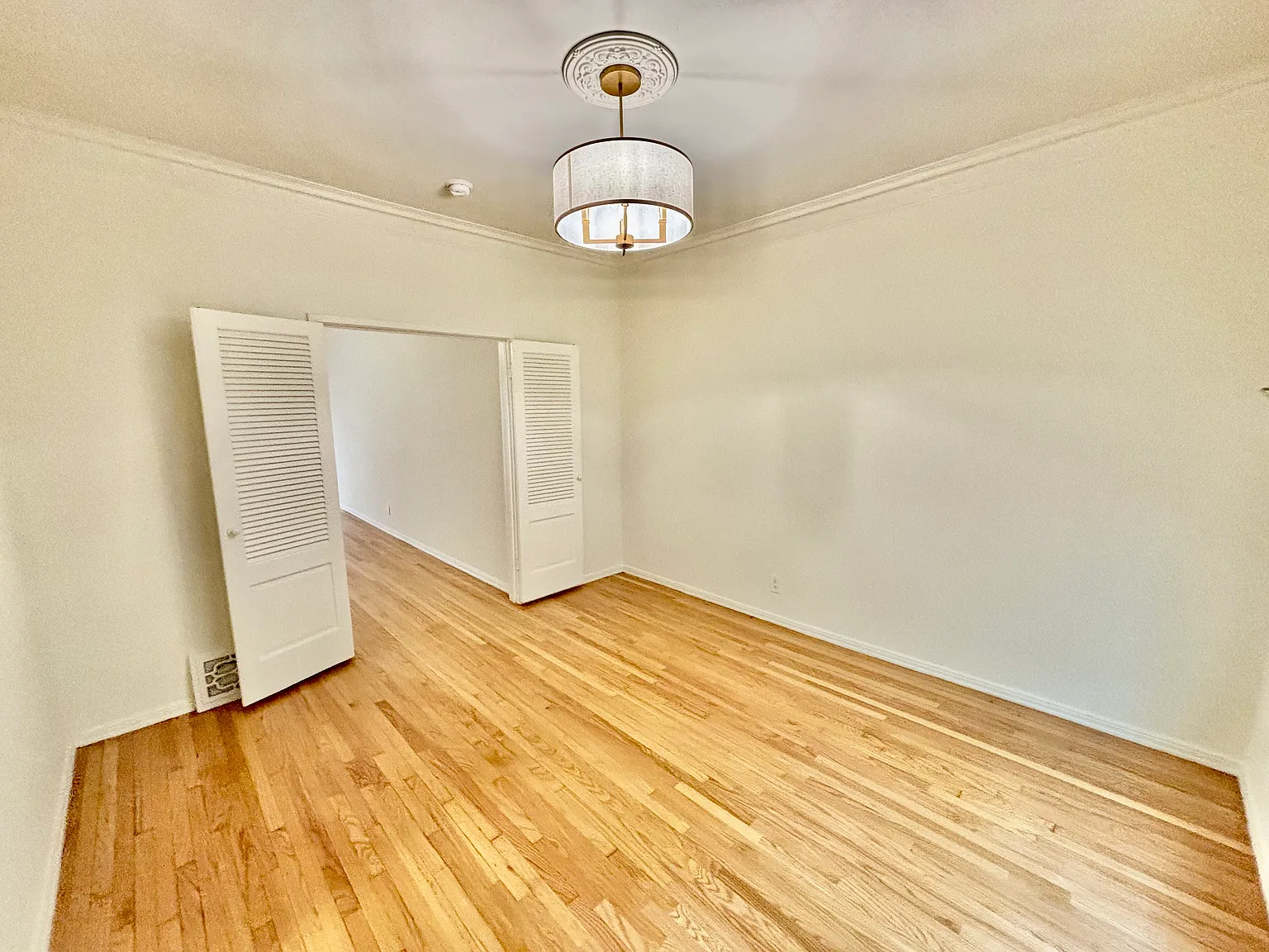 2 bed, 1.5 bath, 1200 sqft, $4,100 — Photo 3