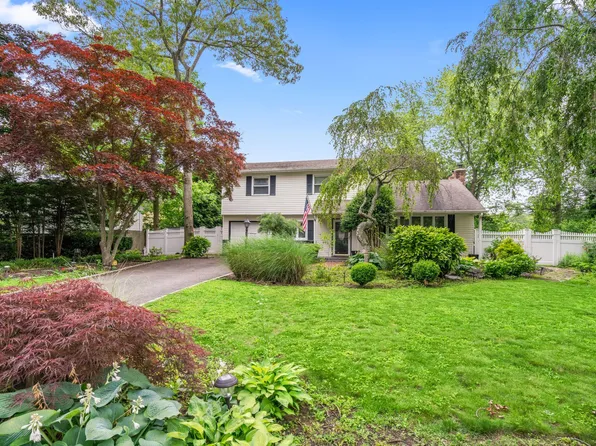 2 Fernwood Drive, Commack, NY 11725