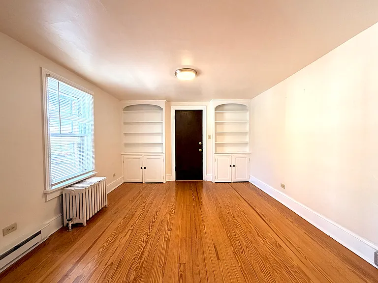 321 W Burke St #4 — Photo 3