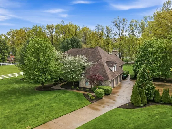 4506 Whippoorwill Dr, Hermitage, PA 16148
