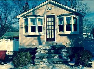 132 Trouville Rd, Copiague, NY 11726