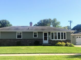 123 W Greenfield Dr, Little Chute, WI 54140