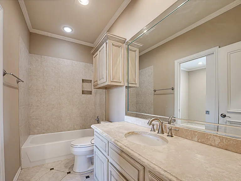 5004 Castle Creek Ct — Photo 25