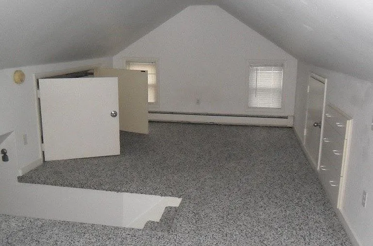 UPSTAIRS BEDROOM