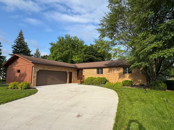 605 Arbor Ct, Marshall, MN 56258