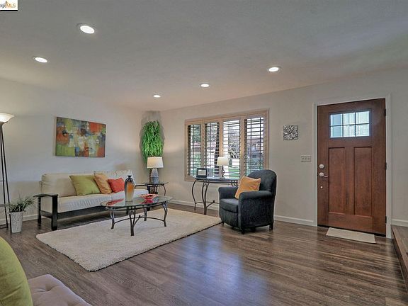 3rd image of 818 Heartwood Way