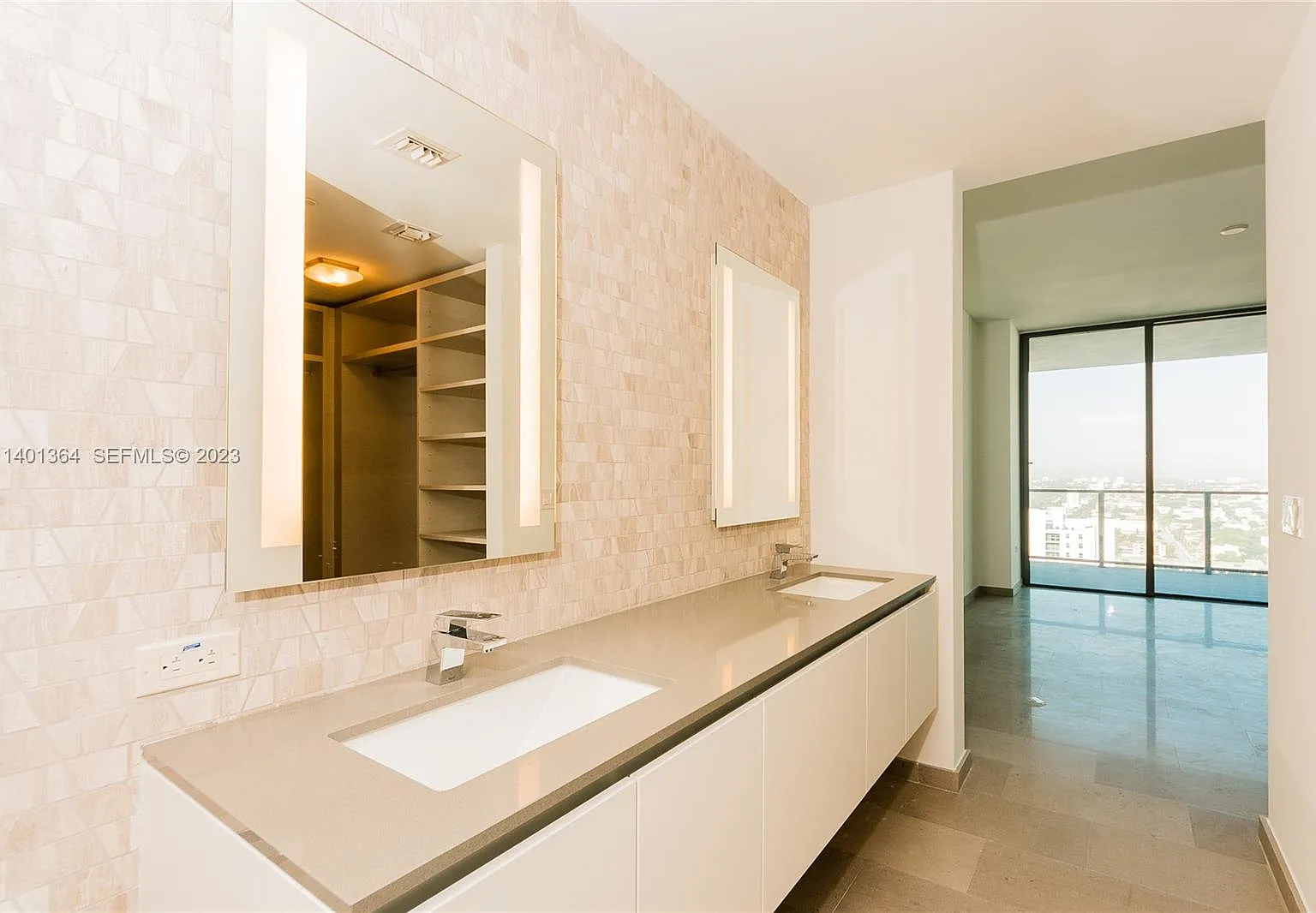 1 bed, 1.5 bath, 883 sqft, $4,300 — Photo 4