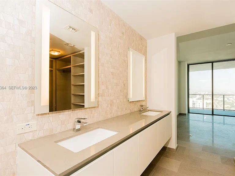 88 SW 7th St #1300 — Photo 4