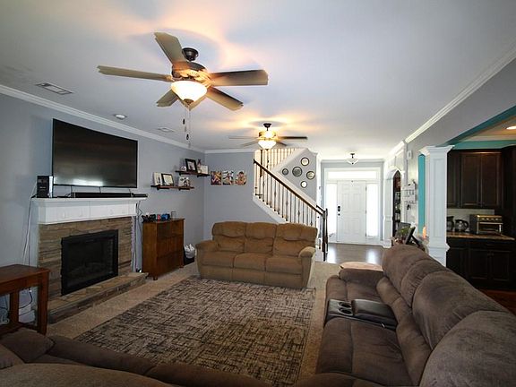 3rd image of 221 Seaton Ave