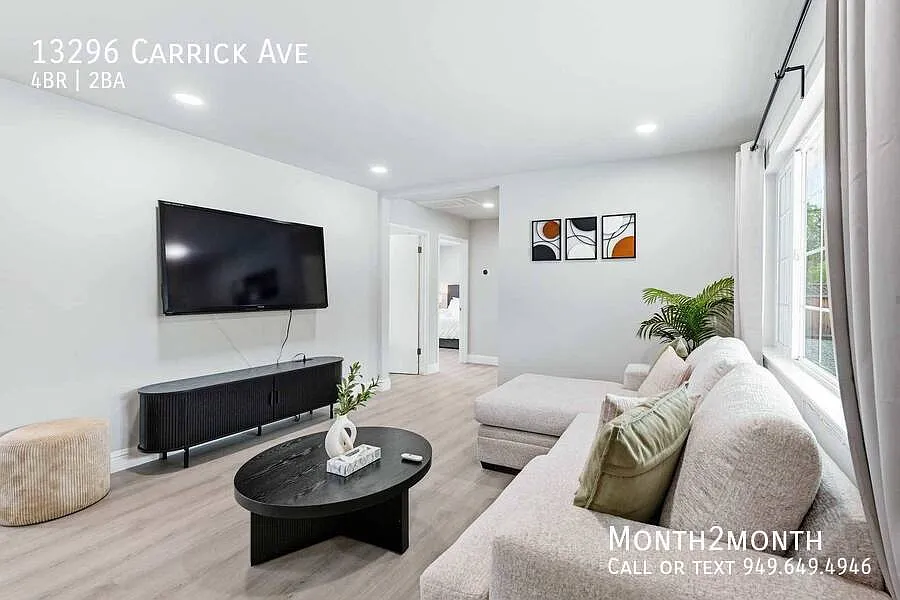 Elegant Living on Carrick Ave — Photo 2