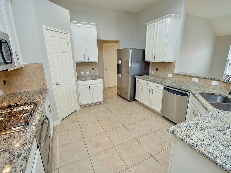 24514 Springwood Glen Ln — Photo 12