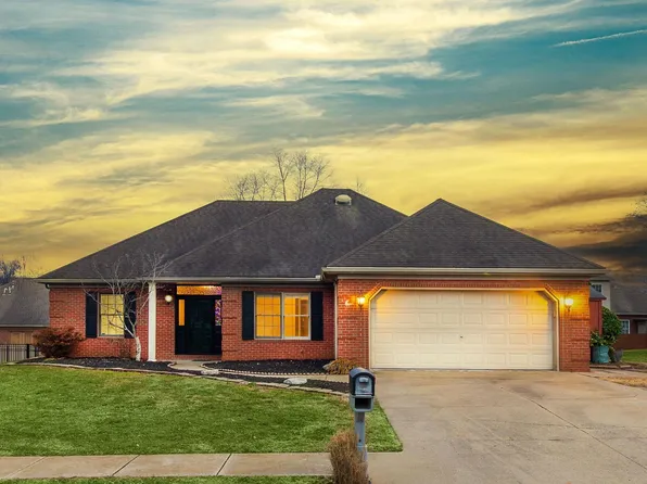 3800 Canterbury Ct, Newburgh, IN 47630