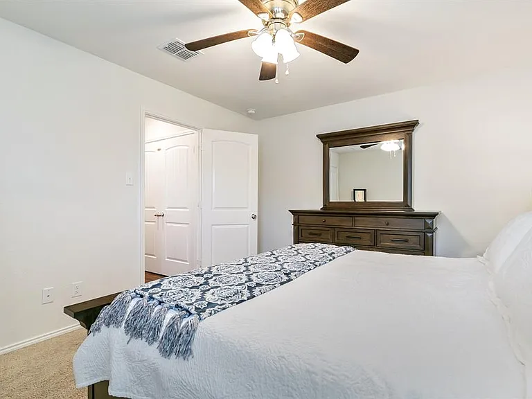 720 Autumnwood Way — Photo 14
