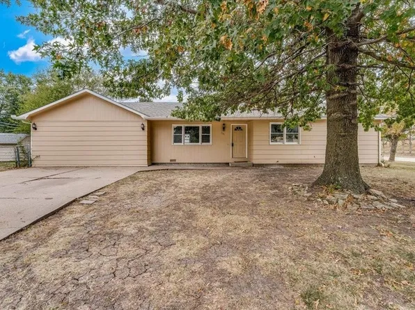 781 W Broadway Ave, Augusta, KS 67010