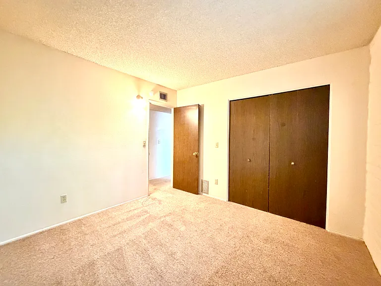 Desert Terrace Apartments - 2 and 3 Bedrooms with Community Pool and Laundry! — Photo 16