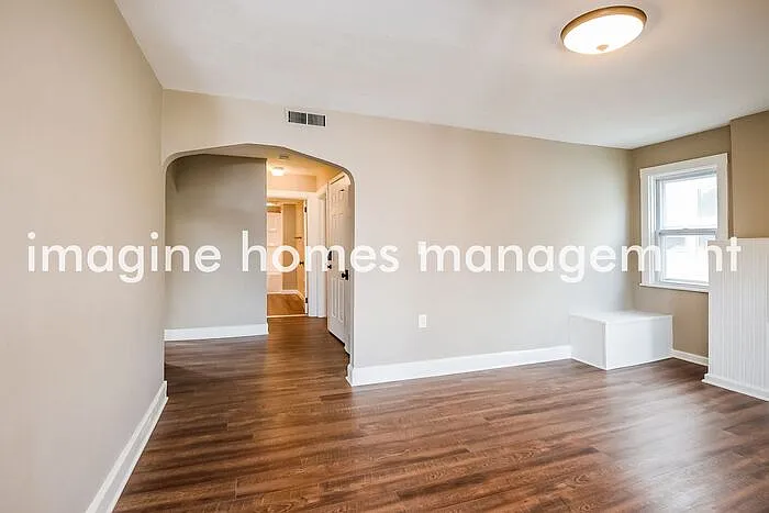 3 bed, 1.0 bath, 1061 sqft, $1,875 — Photo 4