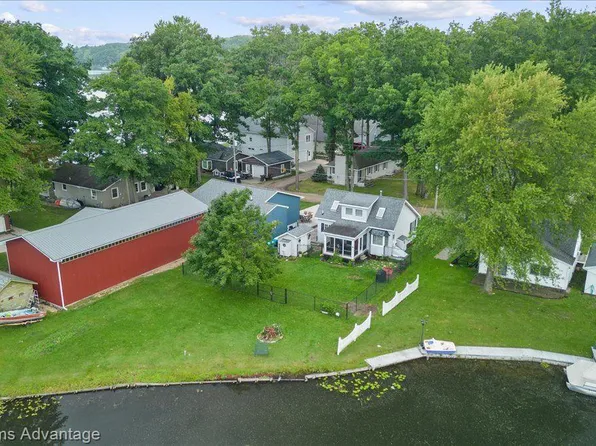 9835 Maple St, Chippewa Lake, MI 49320