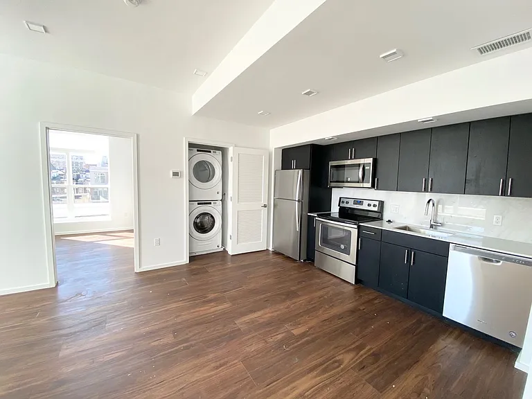 9 E. Mount Royal — Photo 40