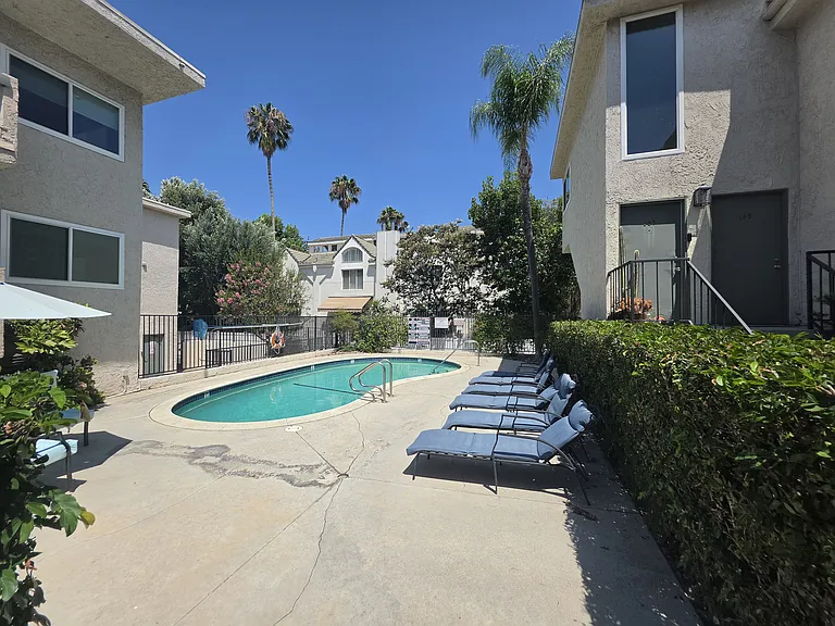 5055 Coldwater Canyon Ave #213 — Photo 41